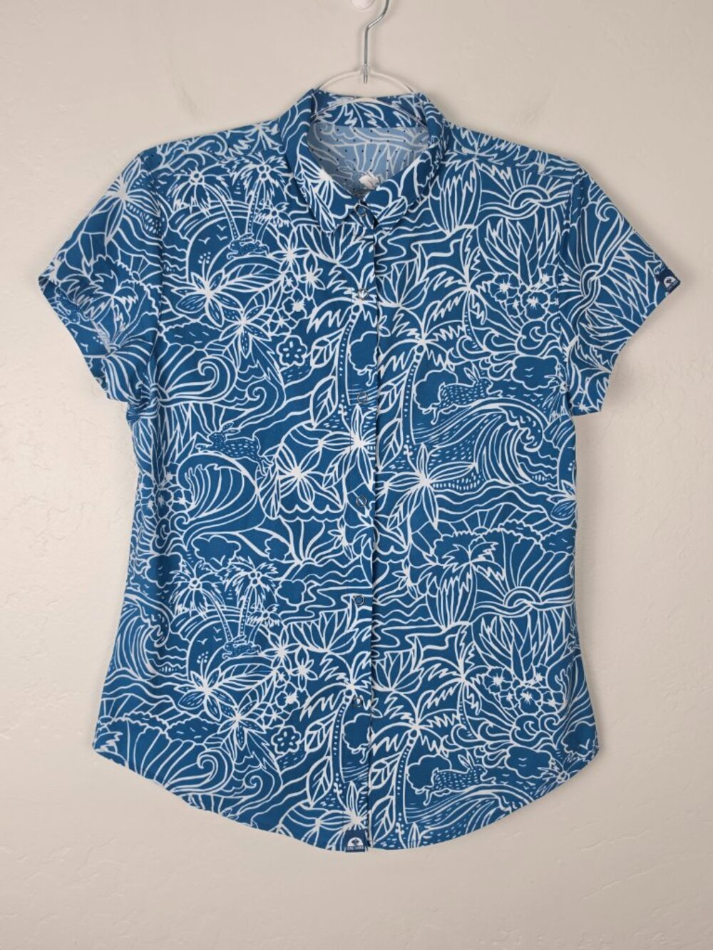 Rabbit Running Low Tide Short Sleeve Top Button Up Performance Print Blue Size S